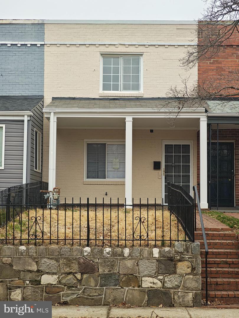 220 33rd Street NE, Washington