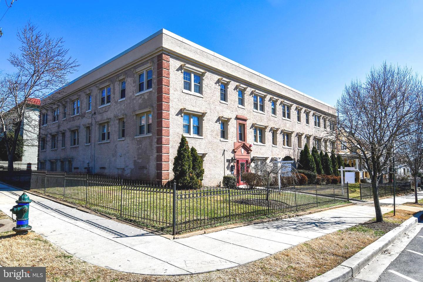 2625 3rd Street NE #301