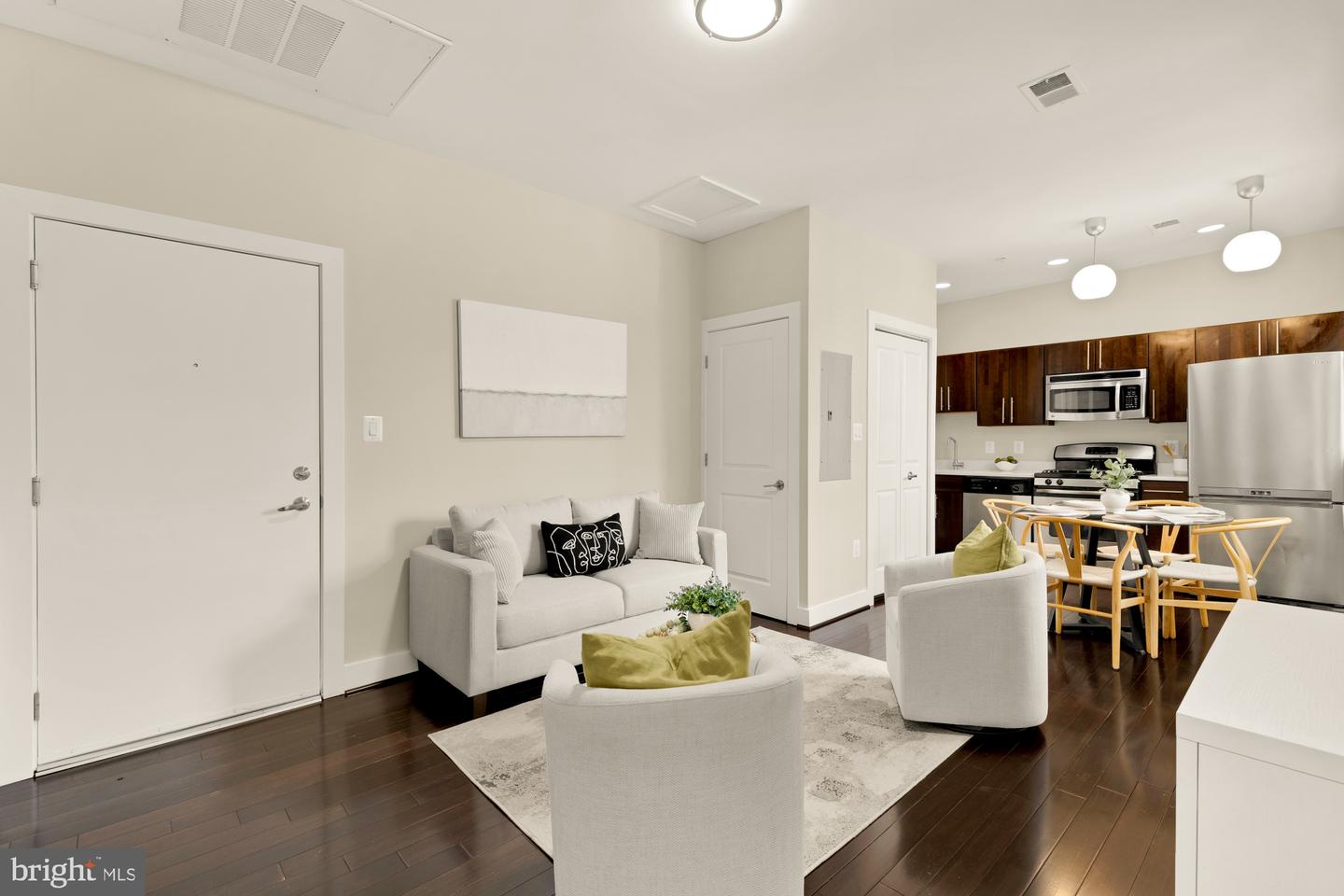 315 G Street NE #303