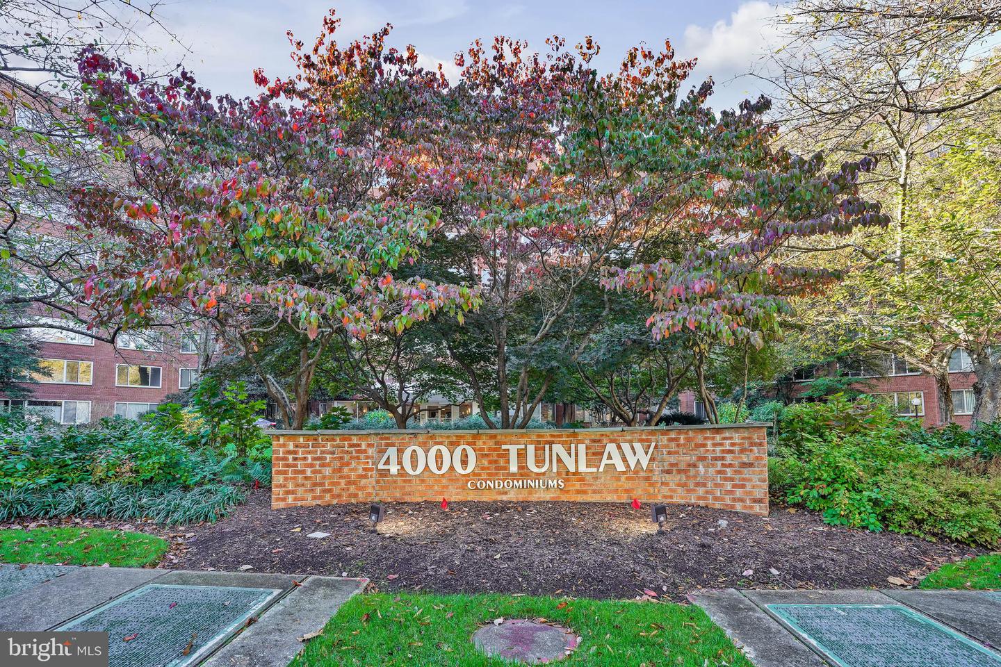 4000 Tunlaw Road NW #220, Washington