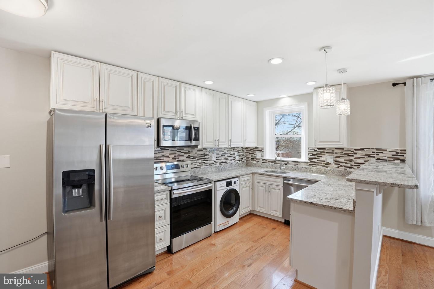 33 Kennedy Street NW #202