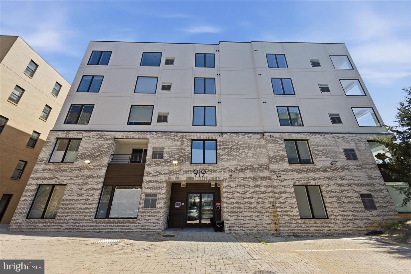 919 12th Street NE #404