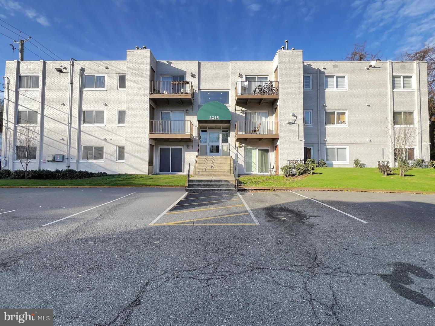 2215 Hunter Place SE #101