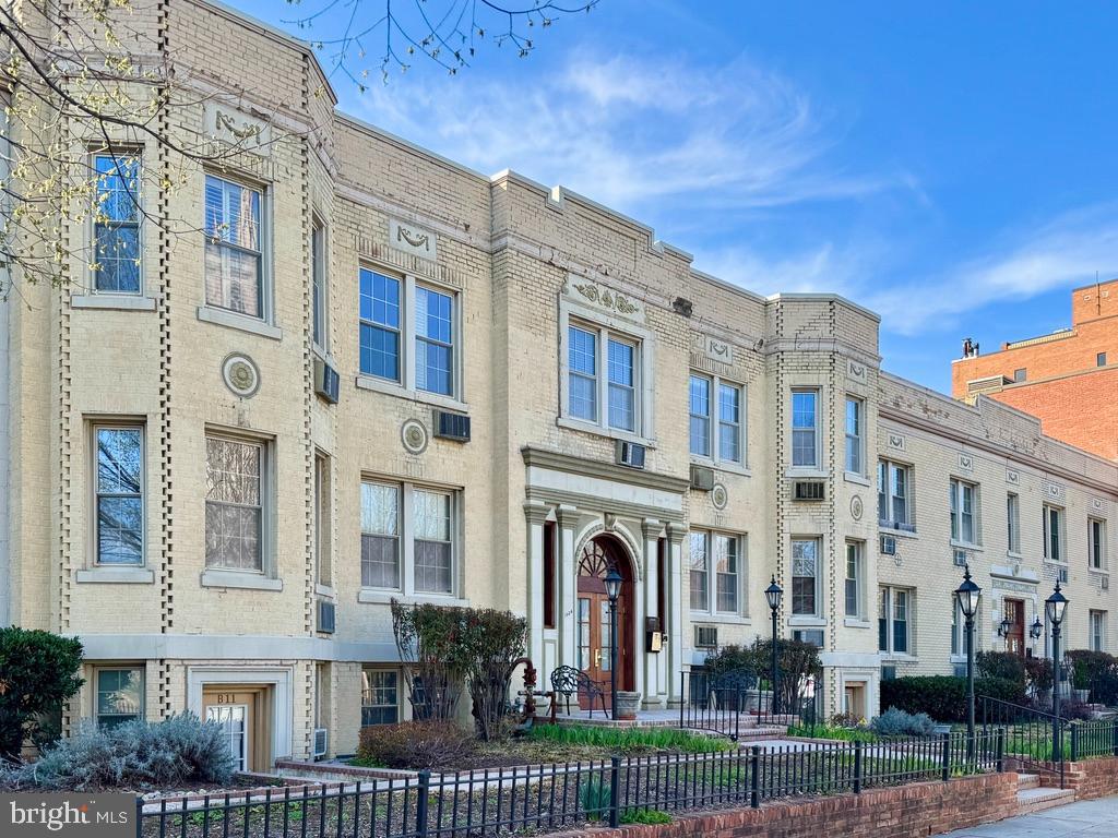 3024 Wisconsin Avenue NW #207