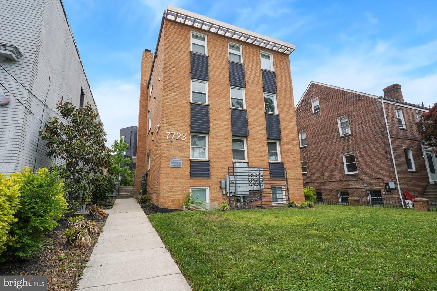 7723 Alaska Avenue NW #103