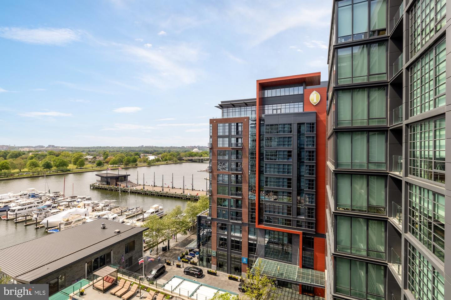 45 Sutton Square SW #906
