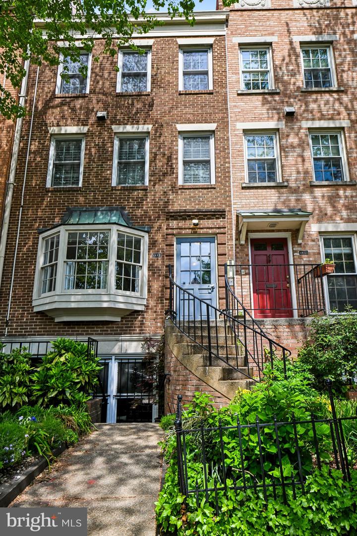 1953 Calvert Street NW #d