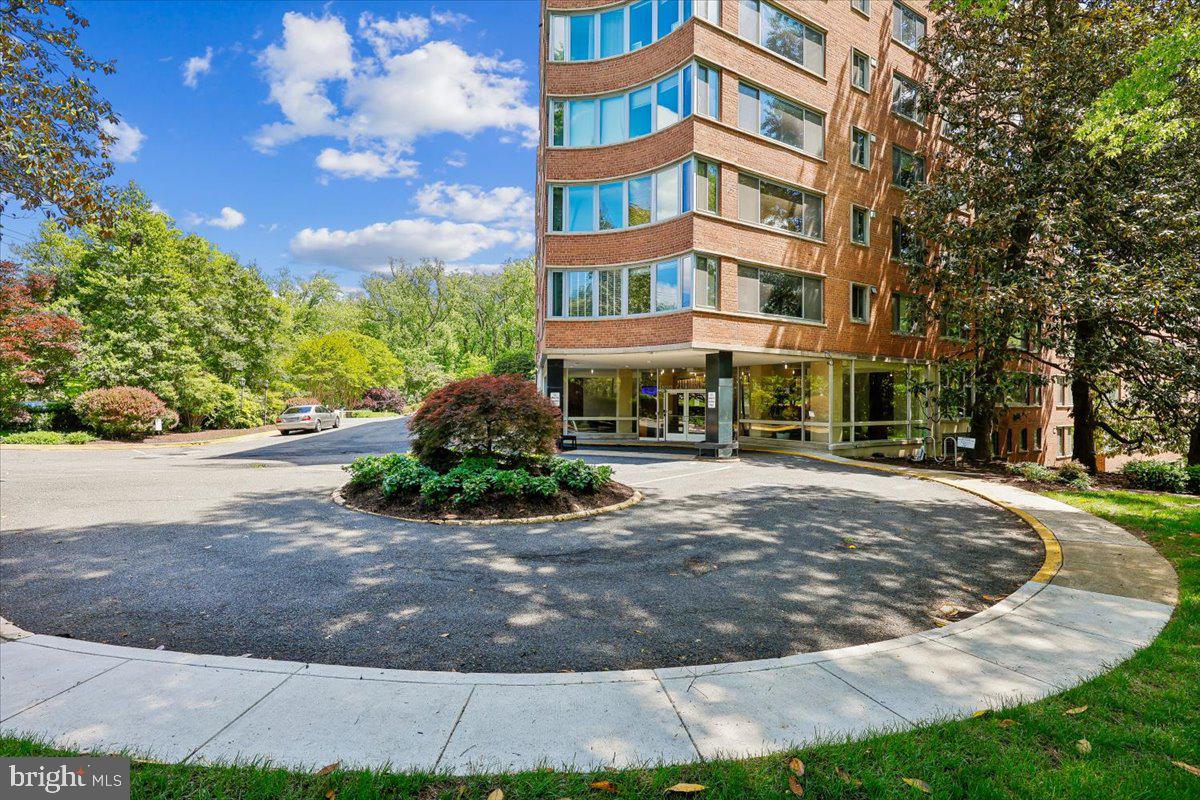 4200 Cathedral Avenue NW #716