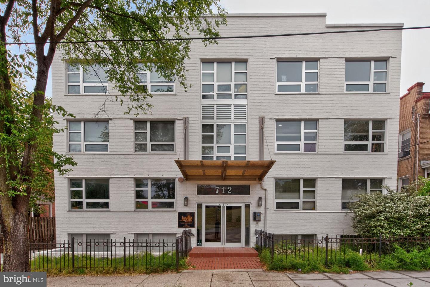 712 Marietta Place NW #204