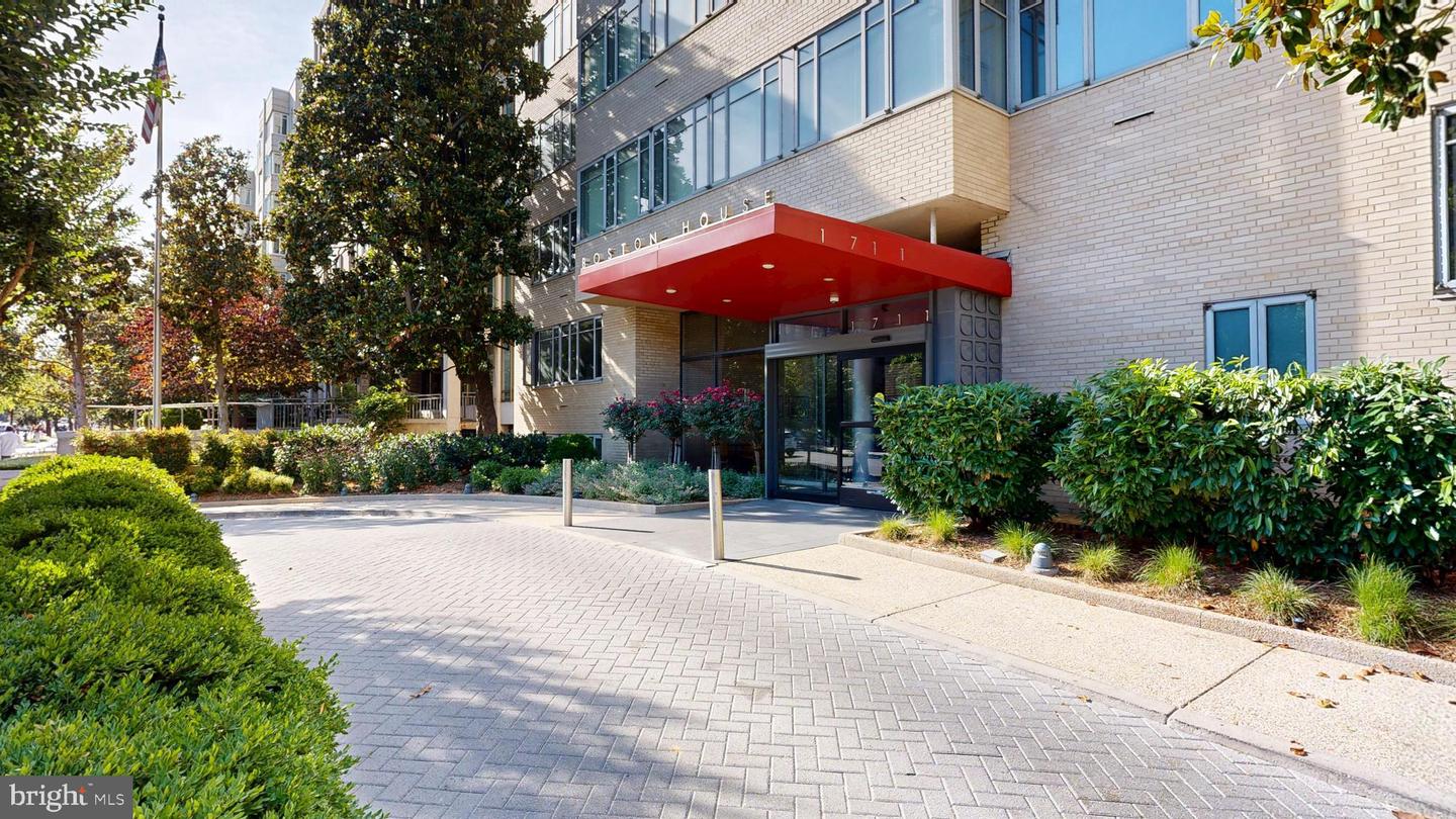 1711 Massachusetts Avenue NW #301