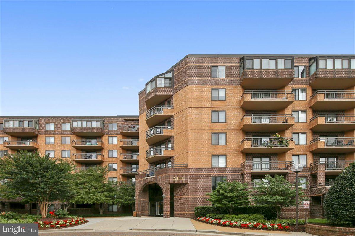 2111 Wisconsin Avenue NW #118