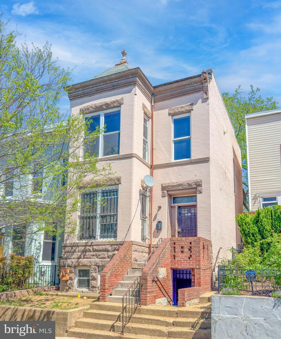 1527 6th Street NW