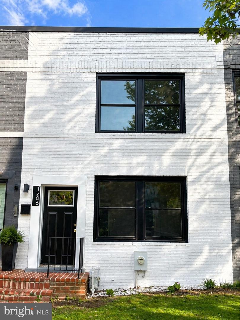 1206 16th Street NE