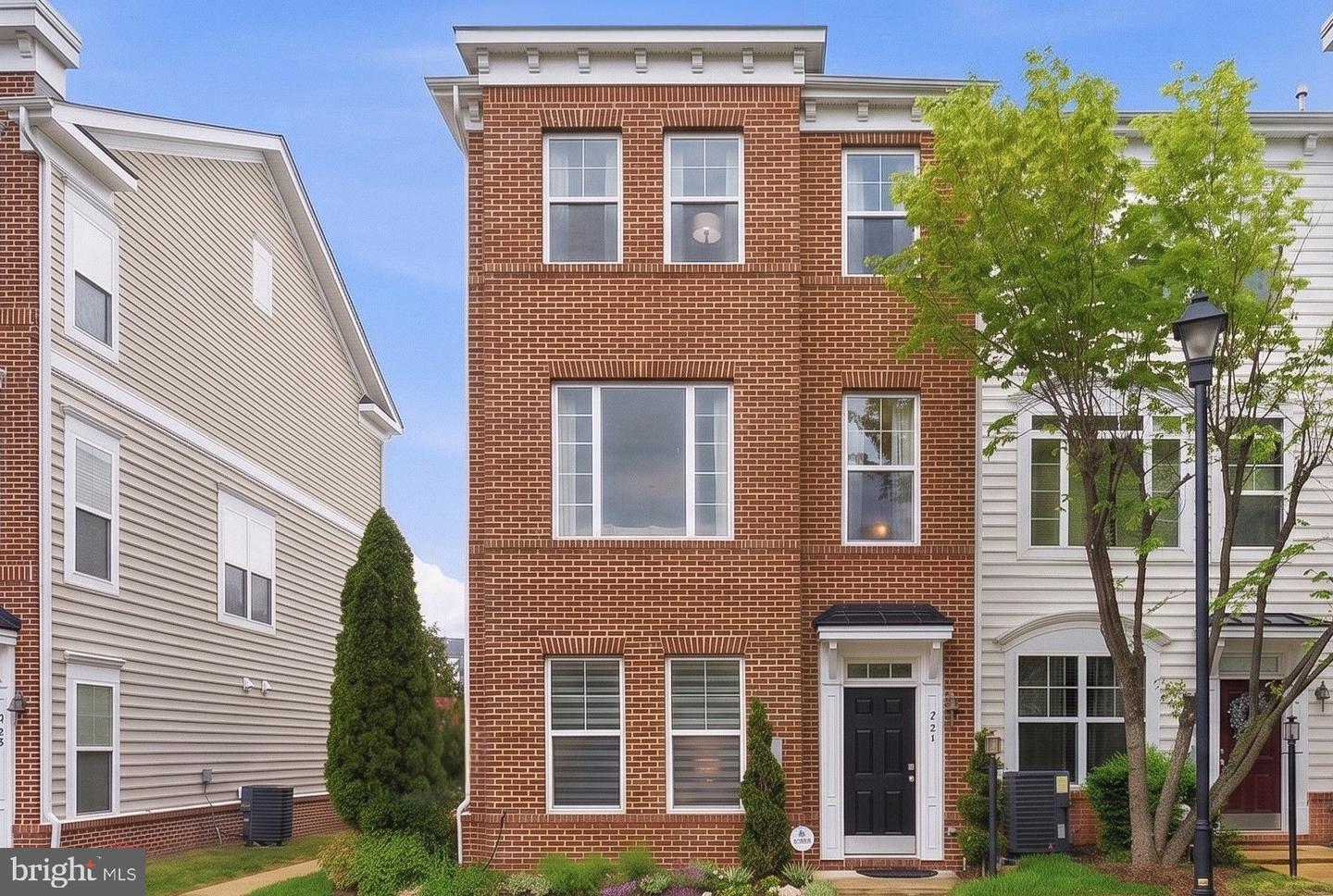 627 Ava Circle NE, Washington