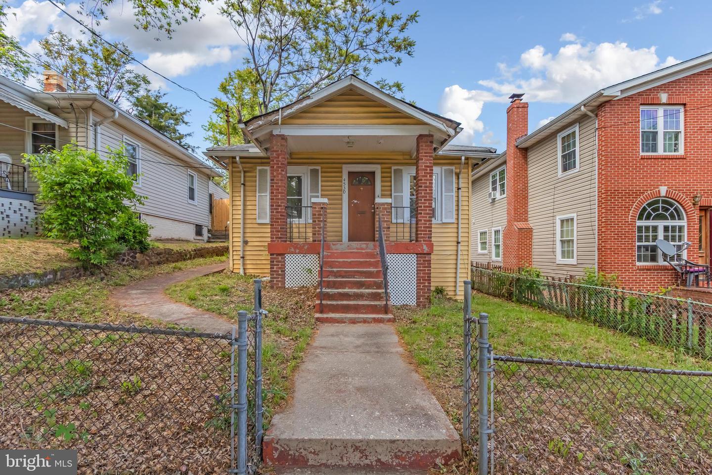 4530 Dix Street NE