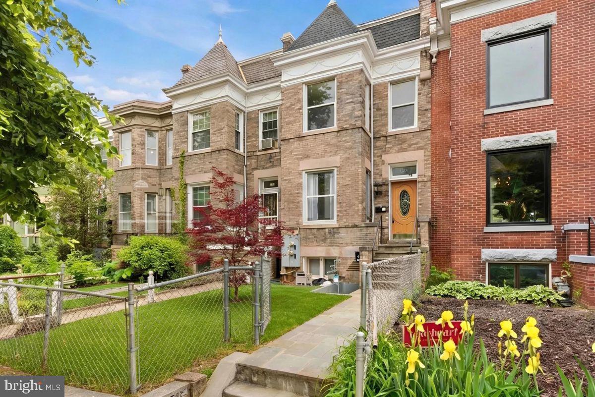 131 R Street NE #a, Washington