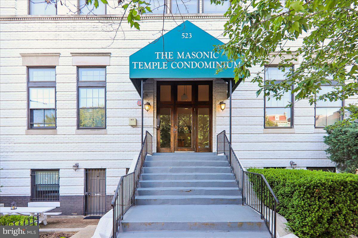 523 8th Street NE #302, Washington