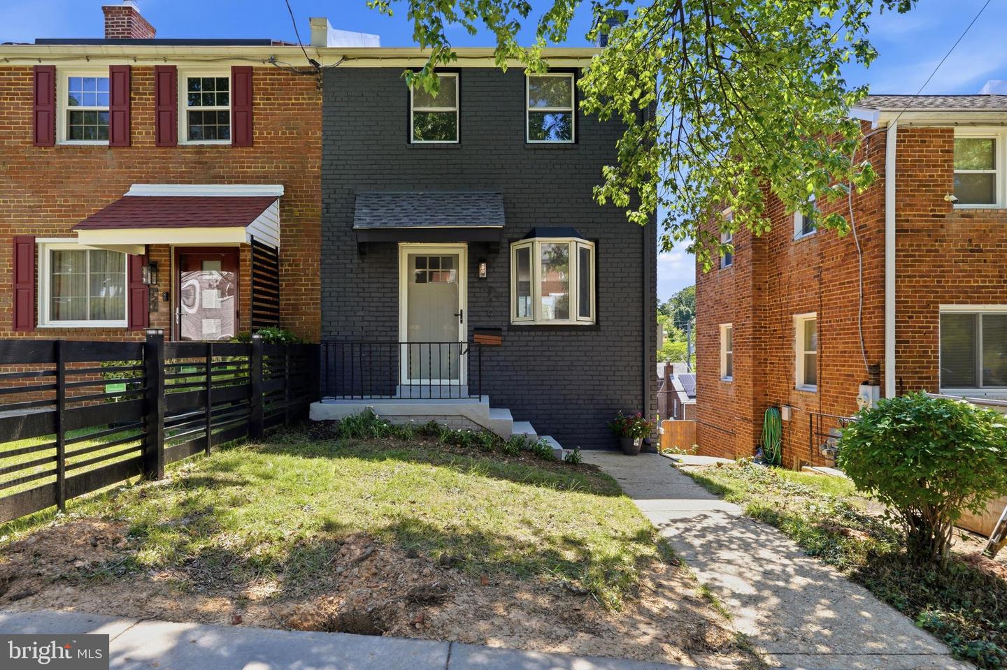 719 Hilltop Terrace SE, Washington