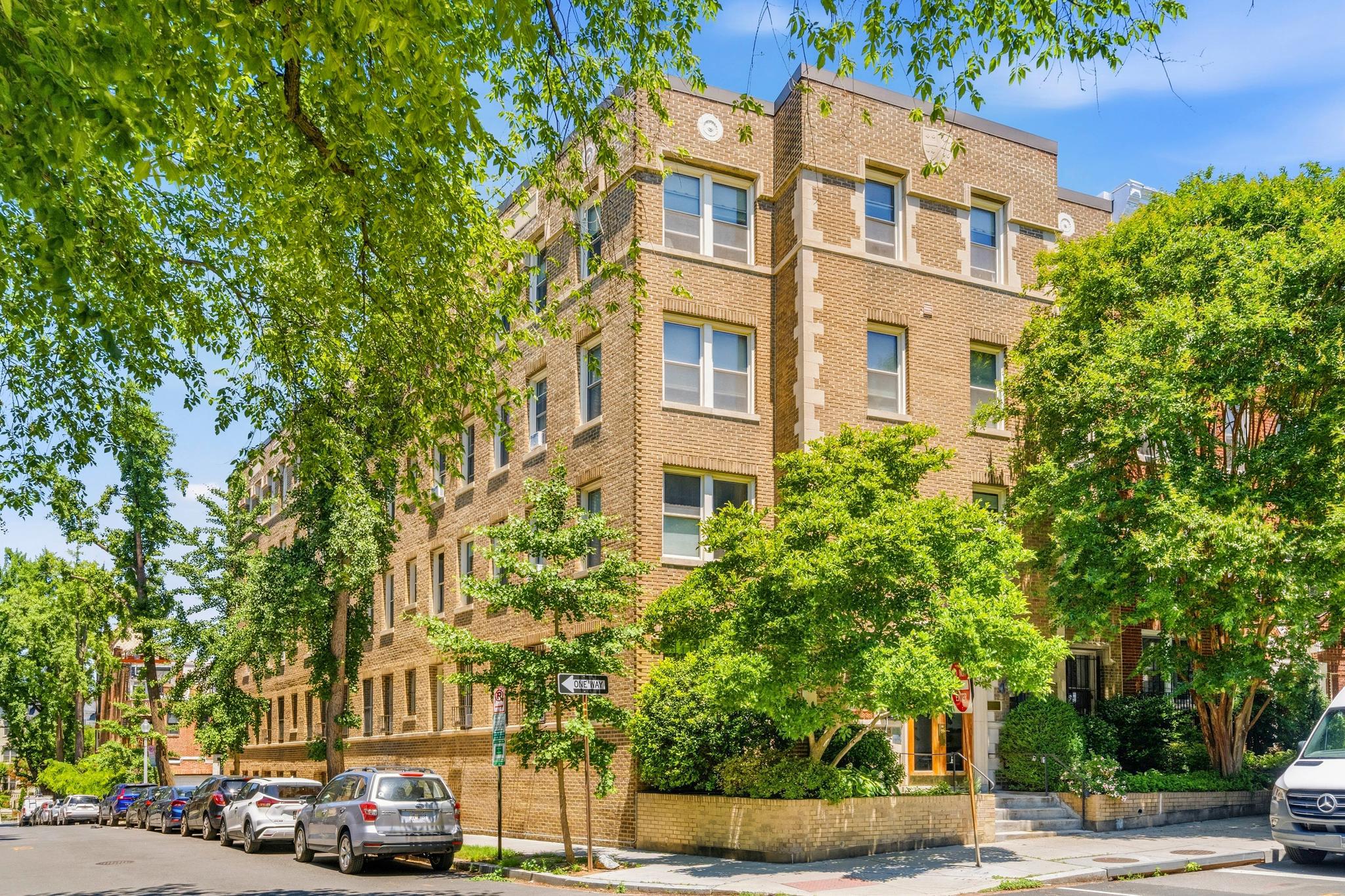 1875 Mintwood Place NW #36