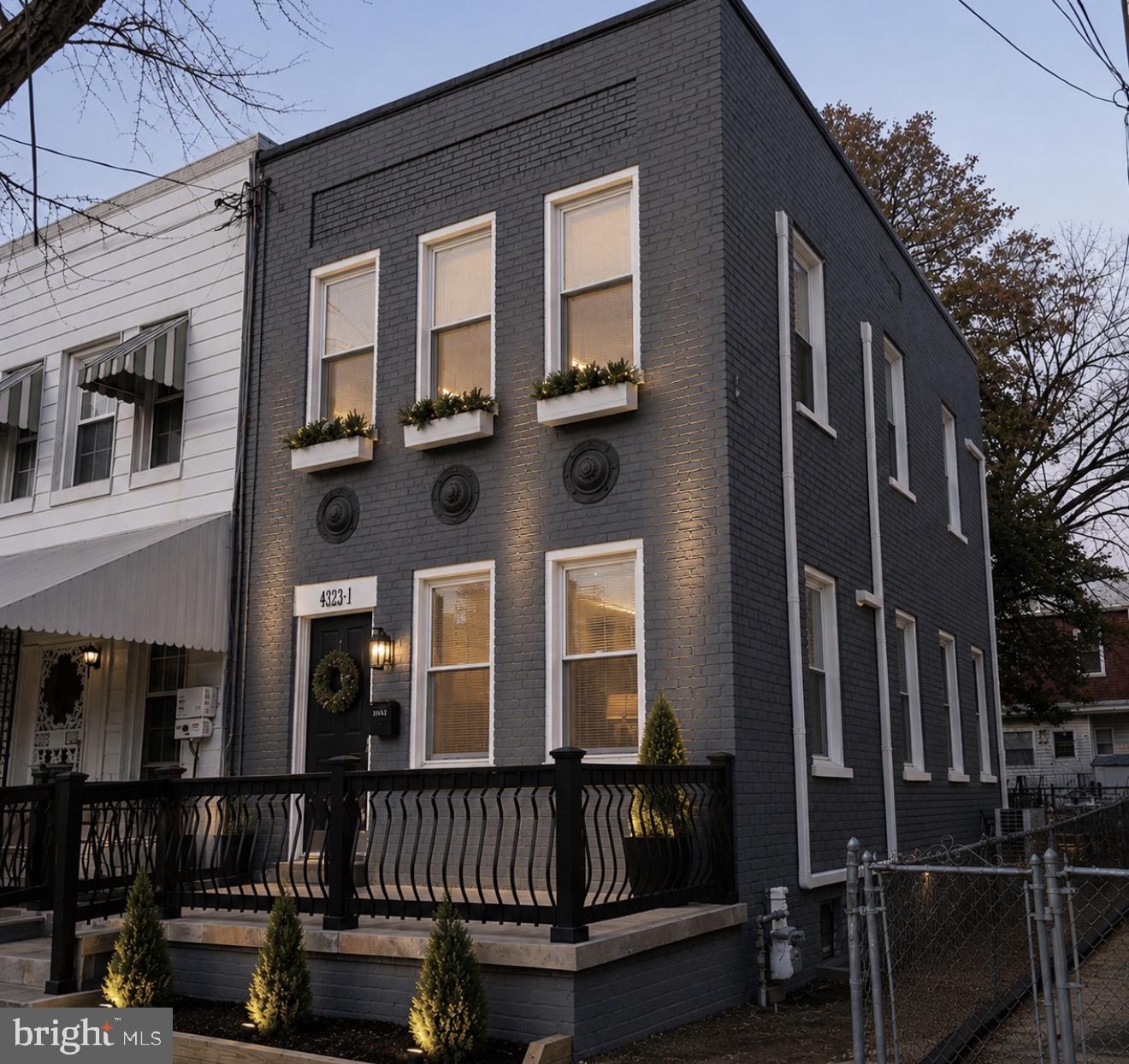 613 Roxboro Place NW