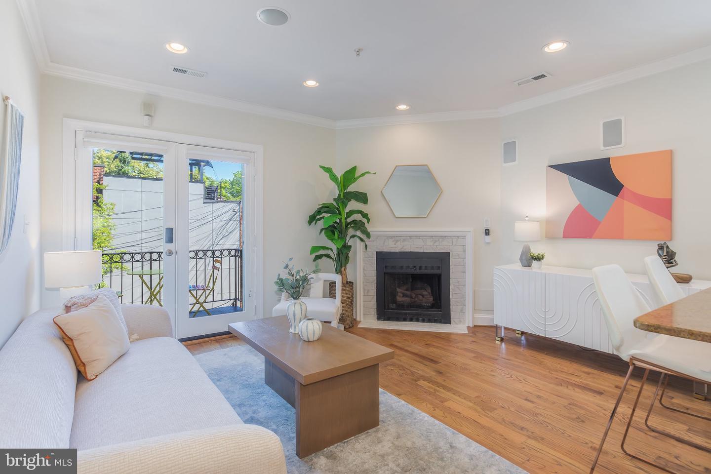 1116 C Street NE #202
