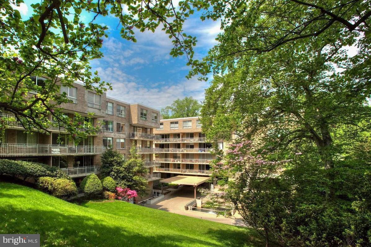 4100 Cathedral Avenue NW #820