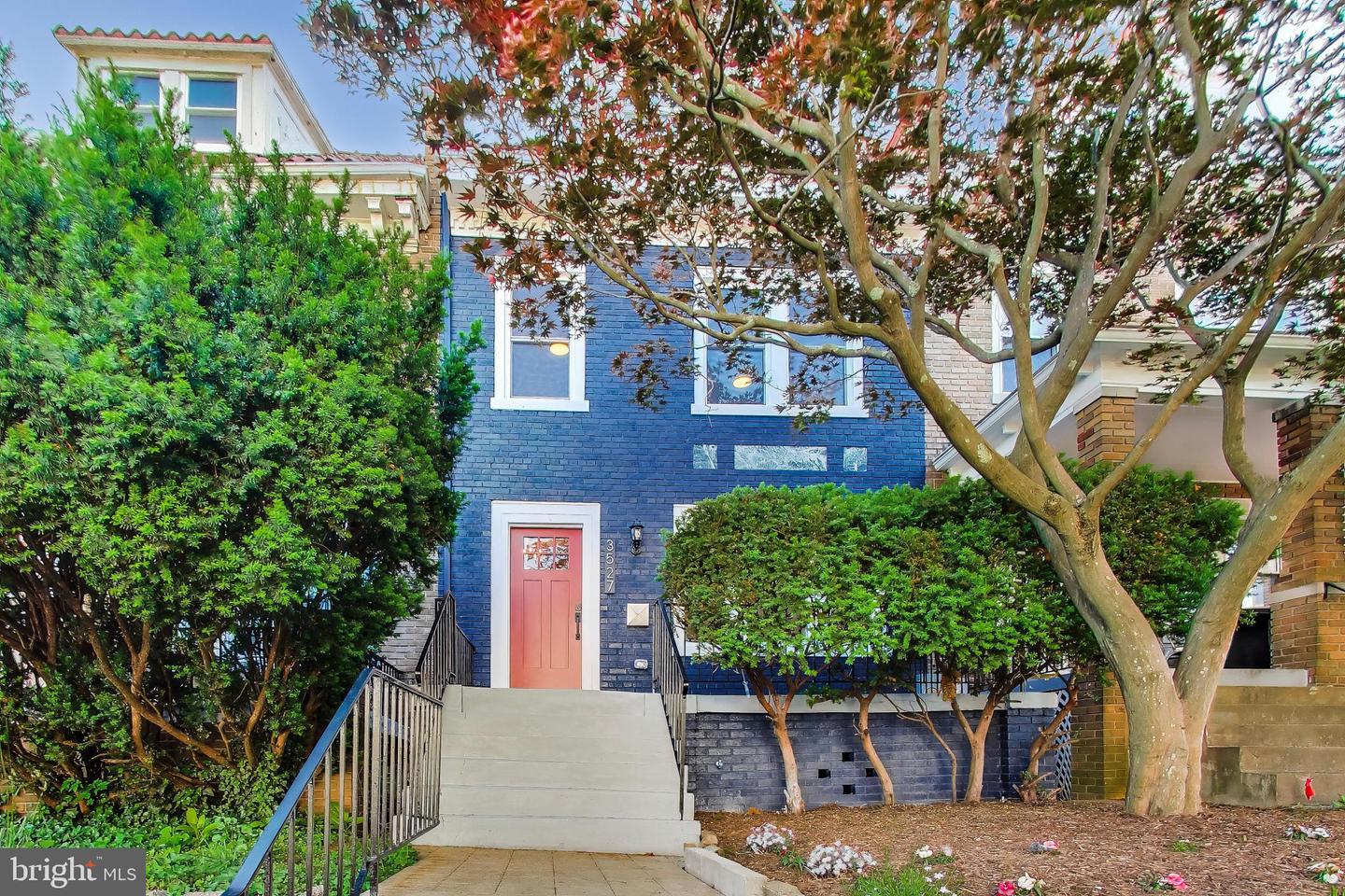 3527 Hertford Place NW, Washington