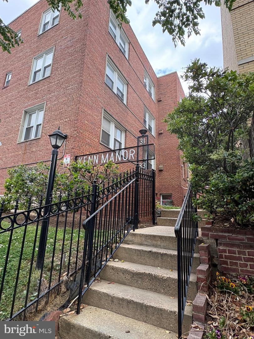 33 Kennedy Street NW #b-1