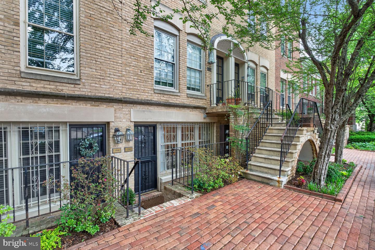 216 3rd Street NE #28