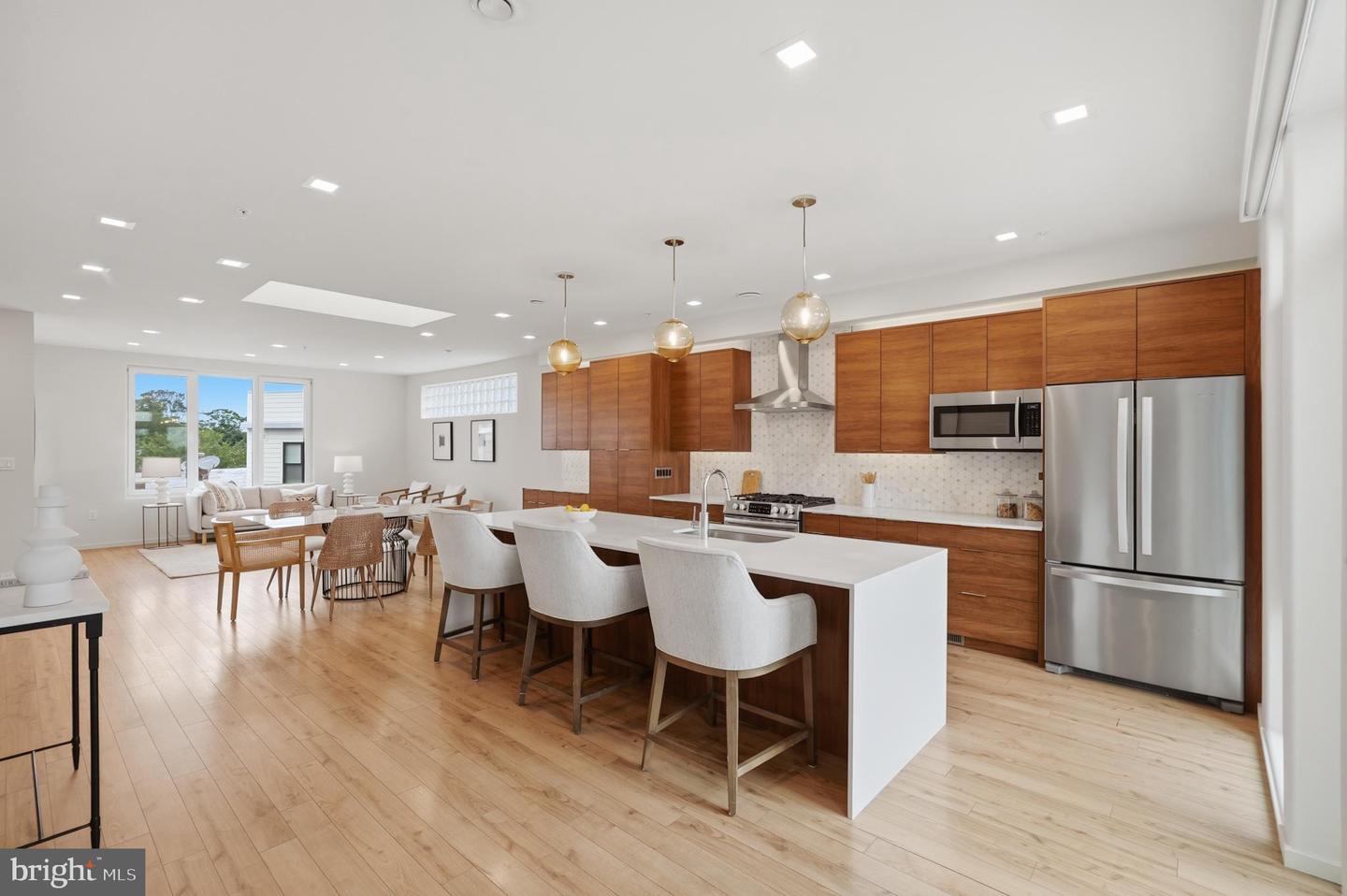 523 Montana Avenue NE #525a