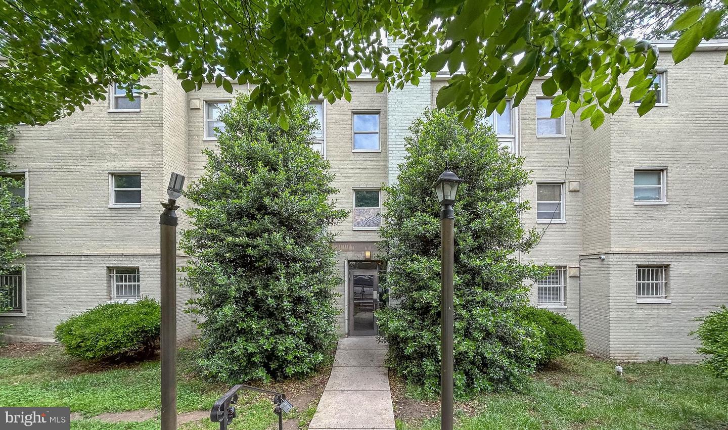 2832 Hartford Street SE #102