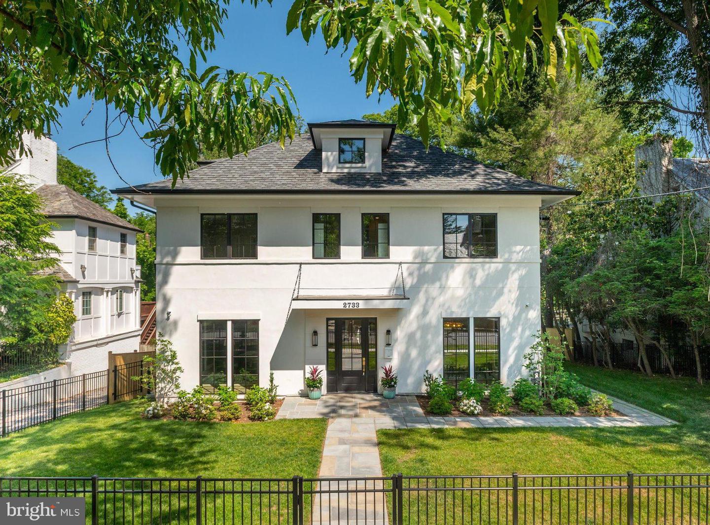 2733 Chesapeake Street NW