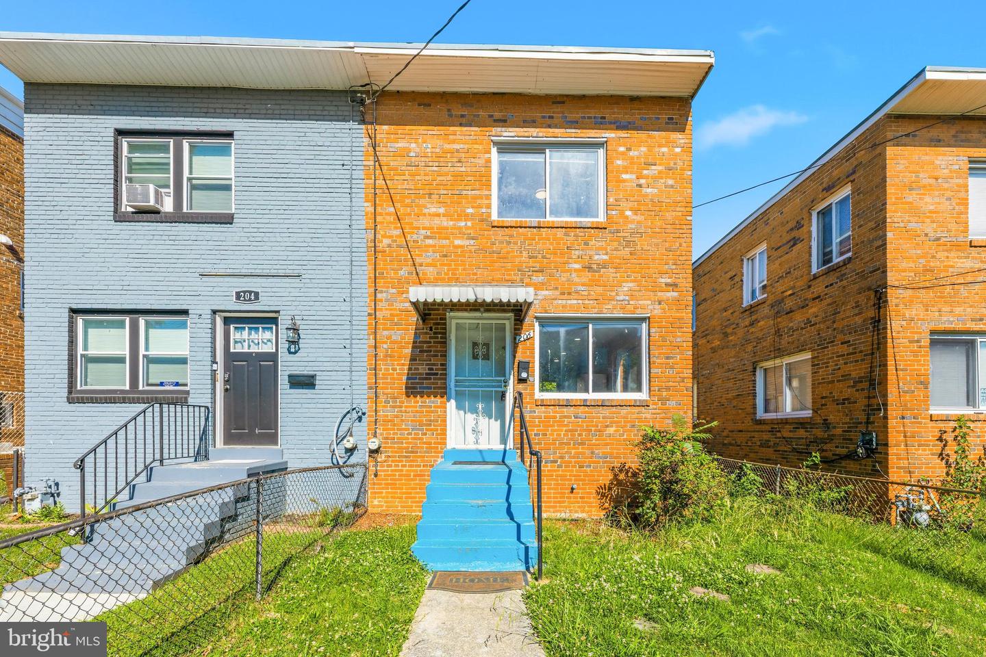 206 53rd Street NE