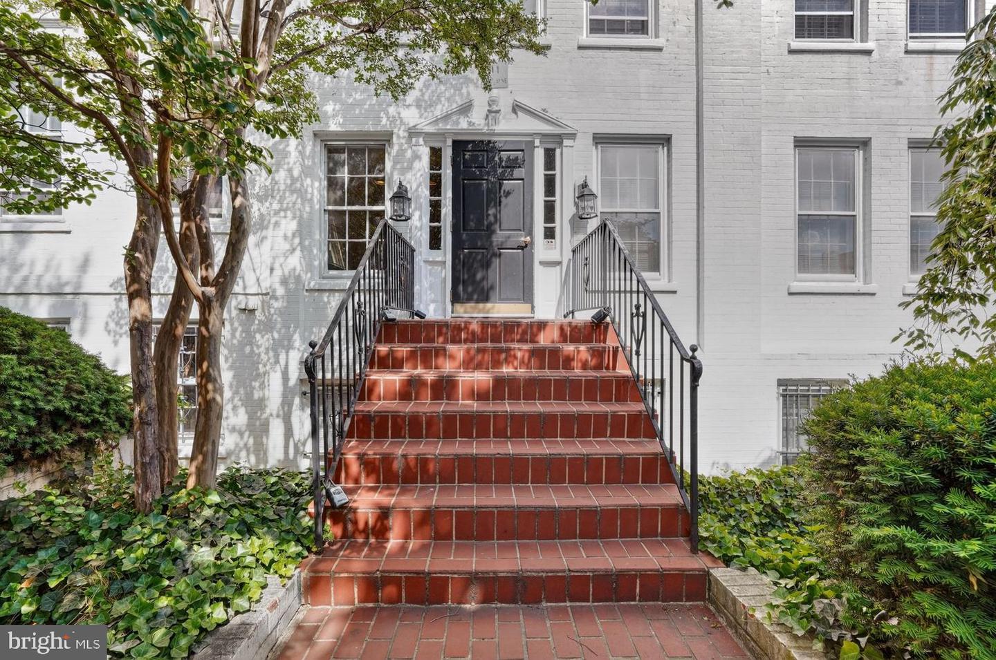 11 2nd Street NE #208