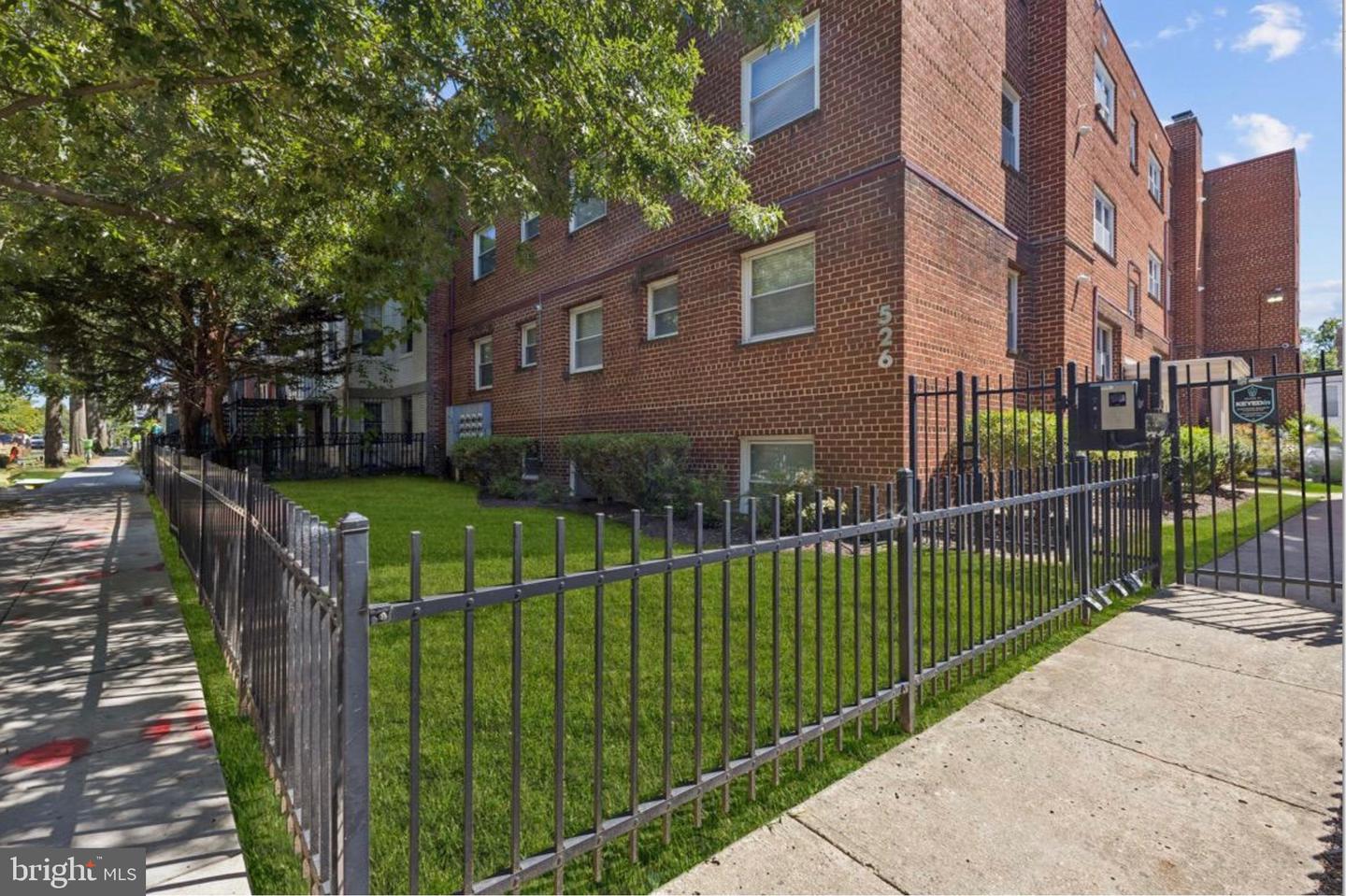 526 Kenyon Street NW #201