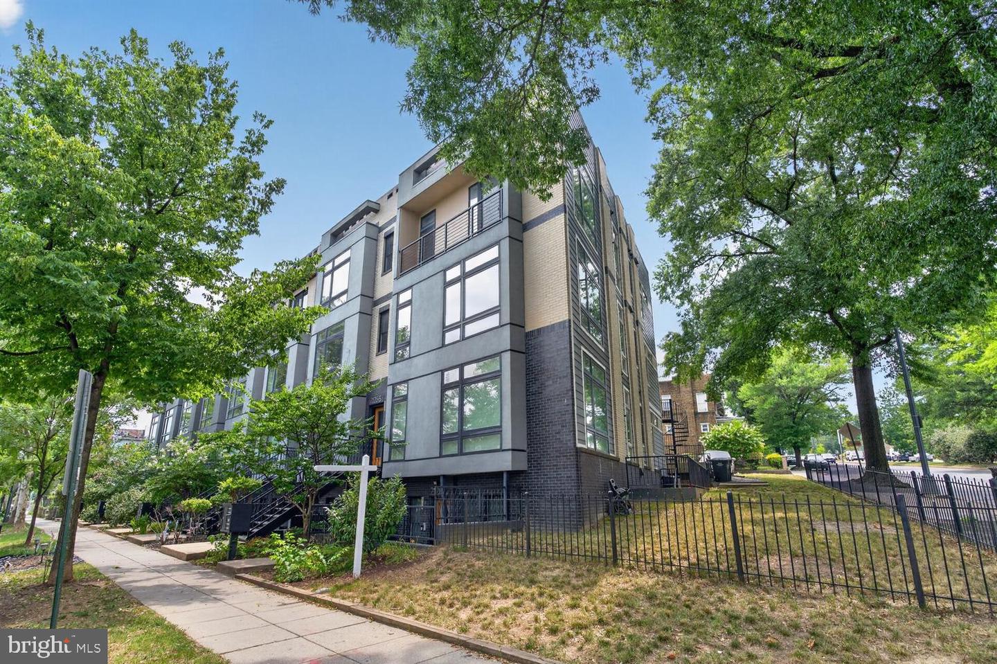 2126 3rd Street NE #b