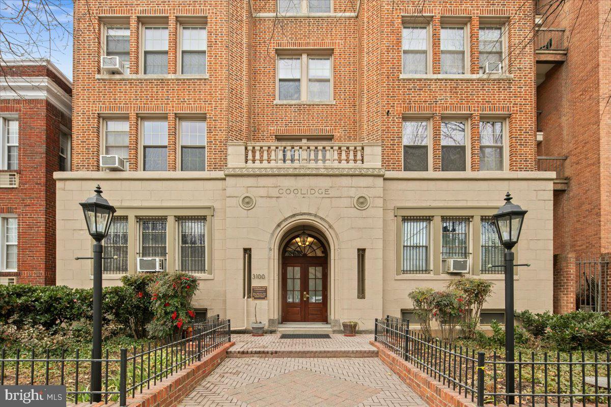 3100 Wisconsin Avenue NW #406