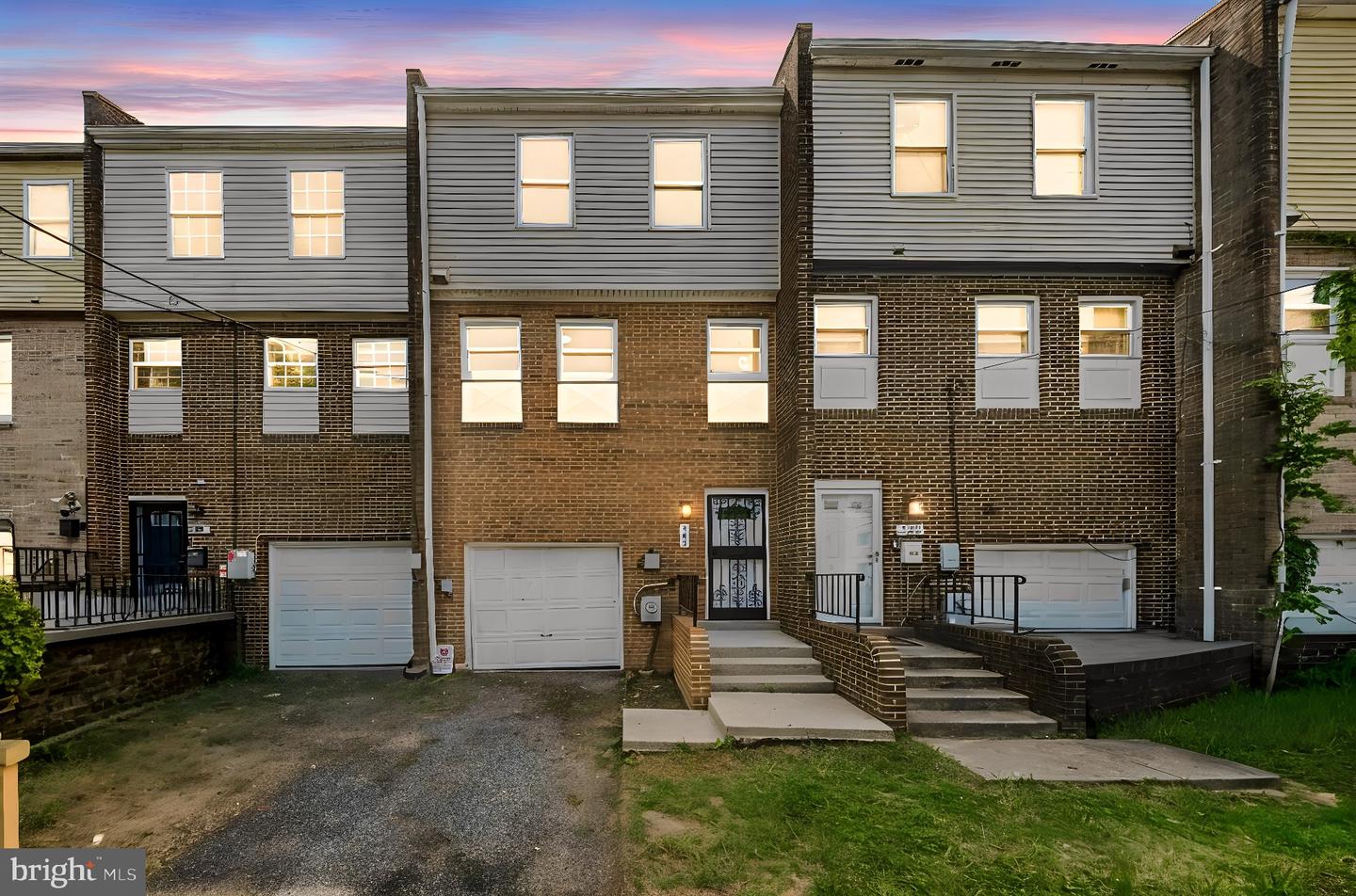 907 Barnaby Street SE