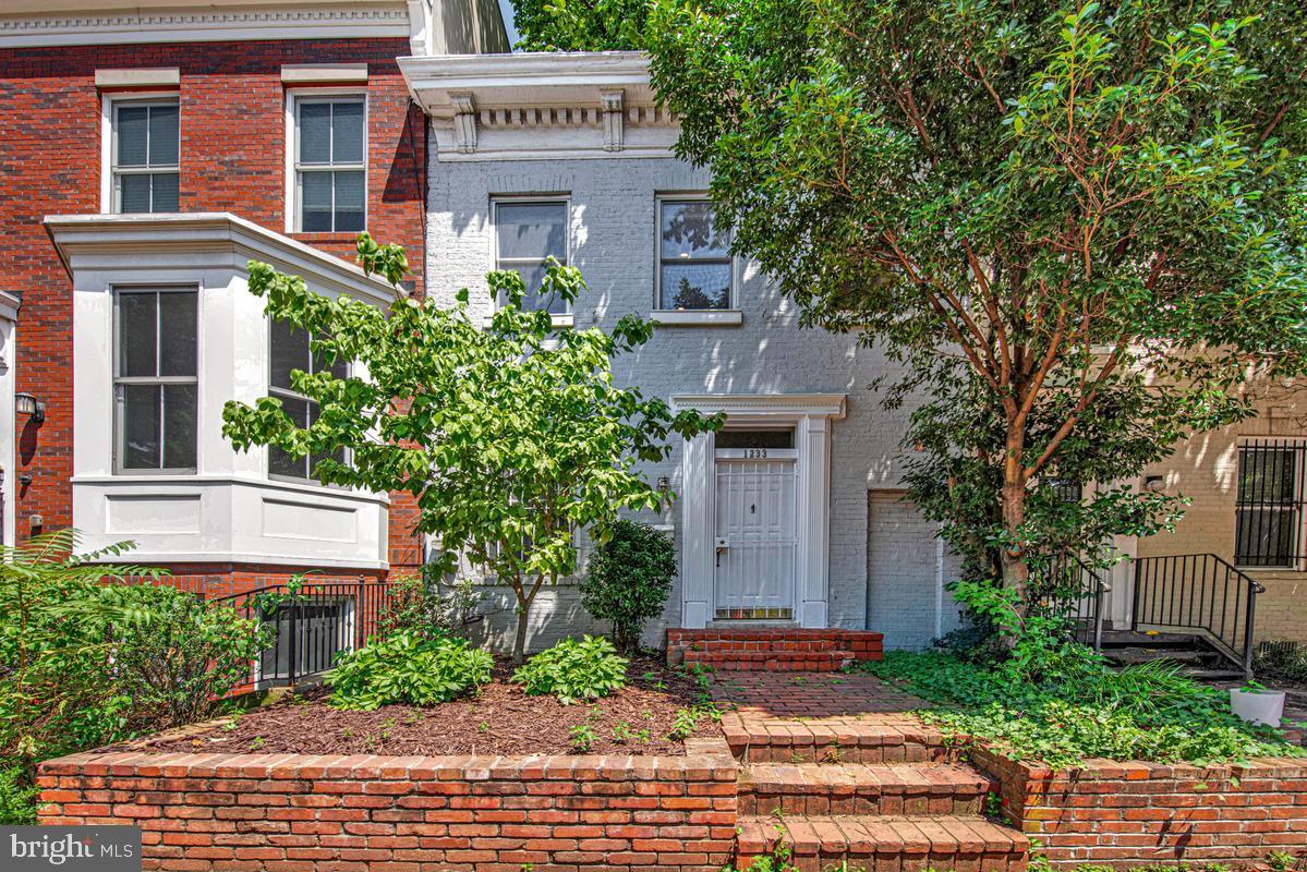 1233 4th Street NW