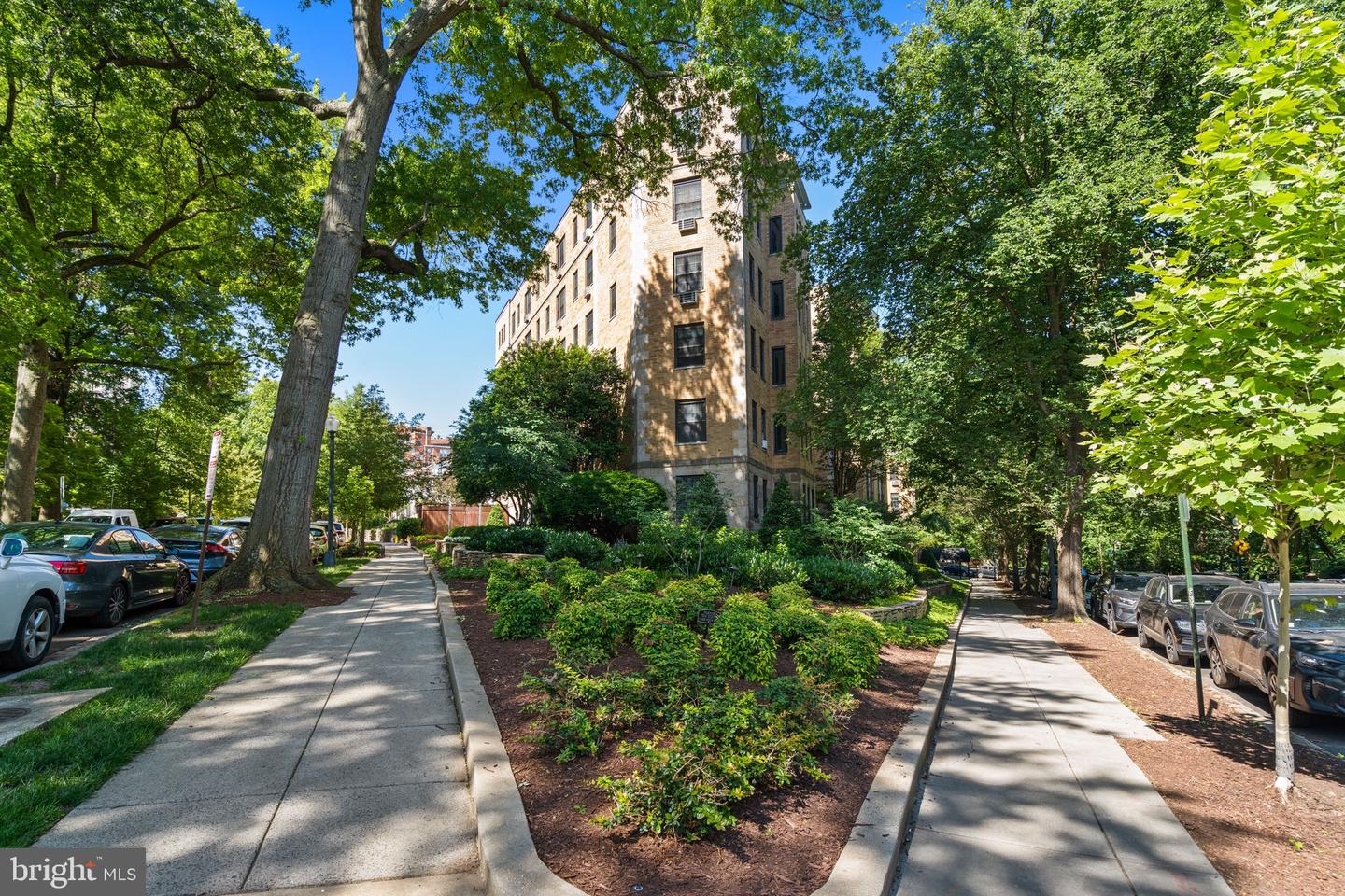 2032 Belmont Road NW #211