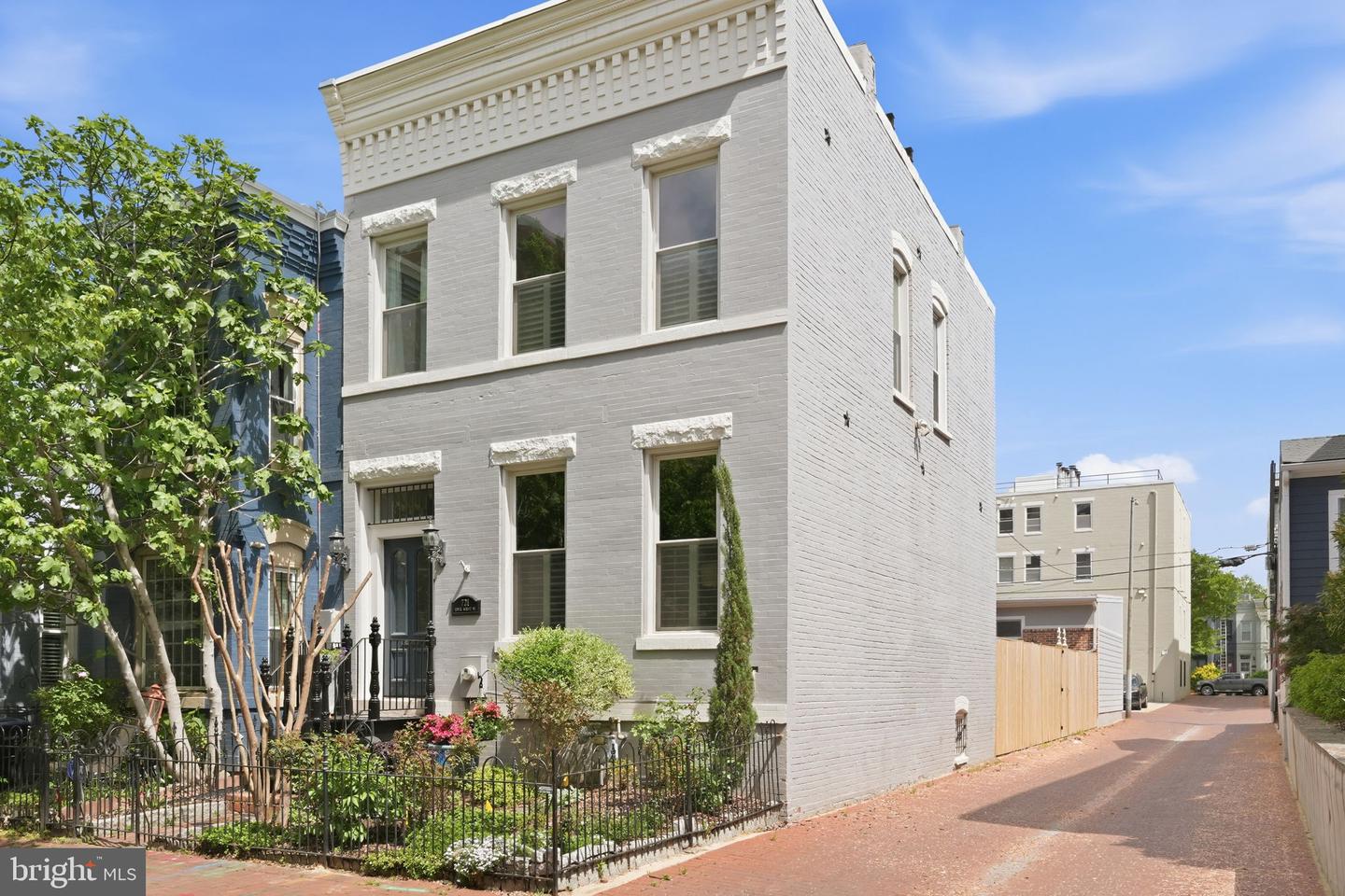 721 10th Street NE, Washington