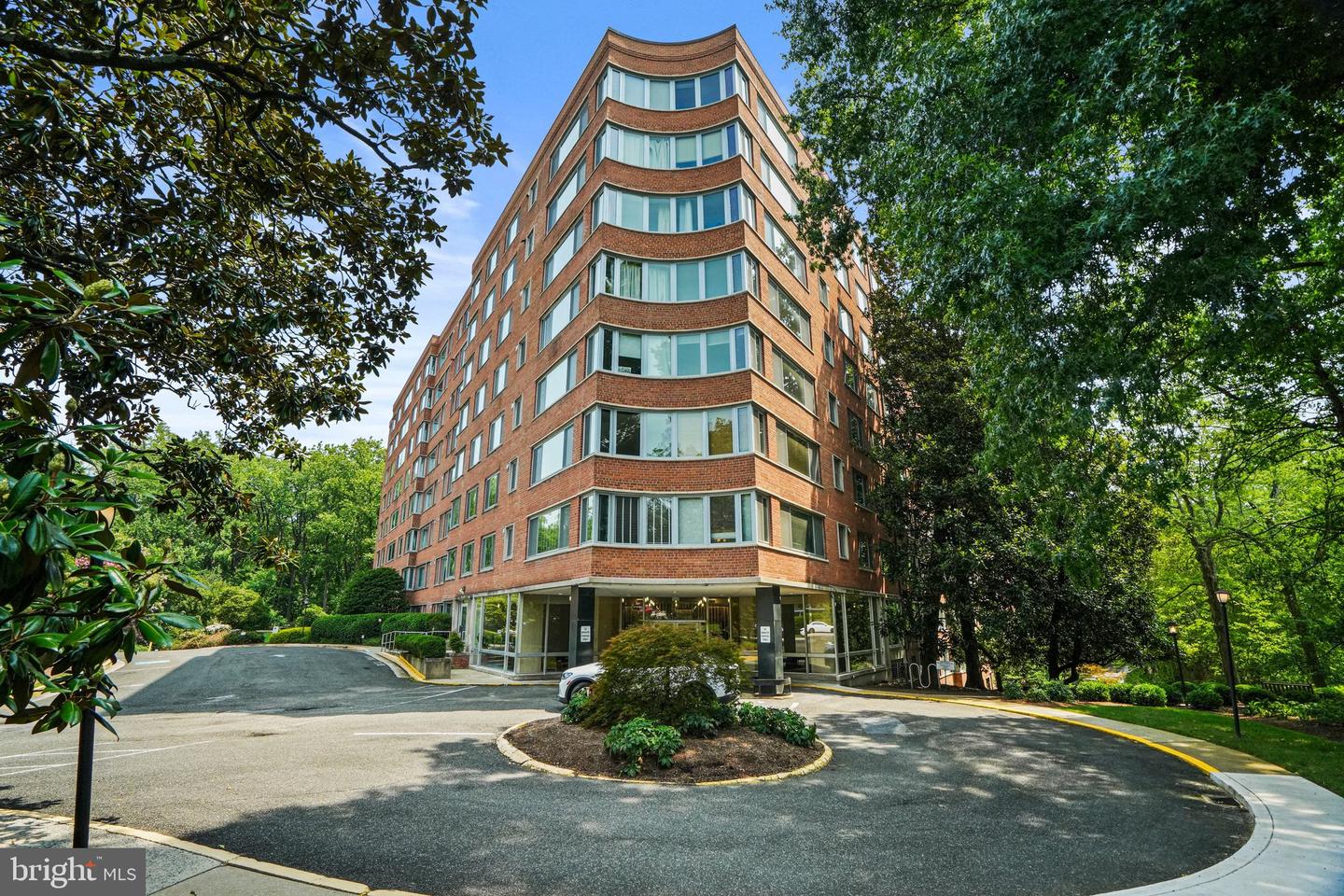4200 Cathedral Avenue NW #607