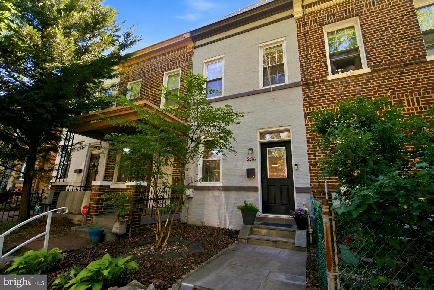 236 Warren Street NE