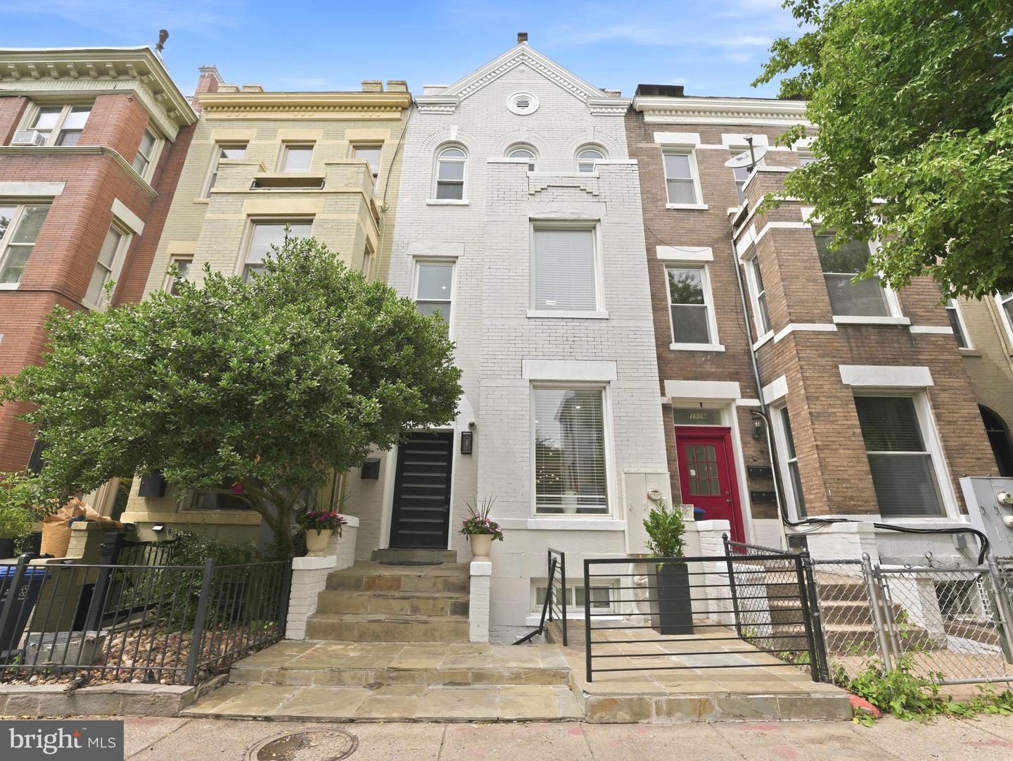 1011 Otis Place NW