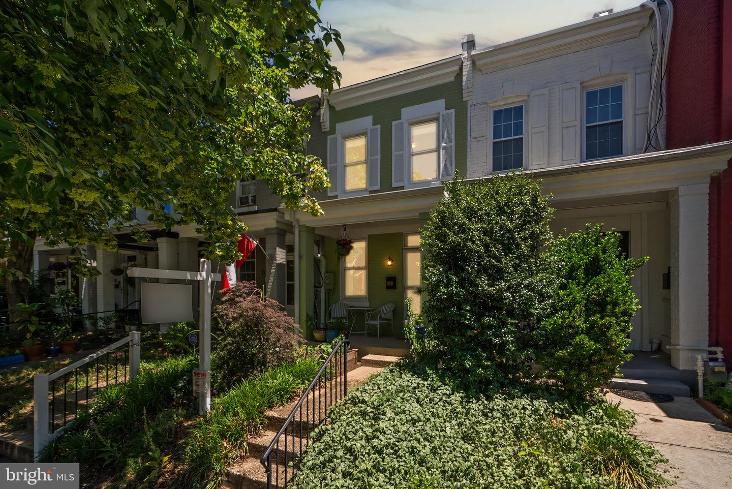 11 16th Street NE