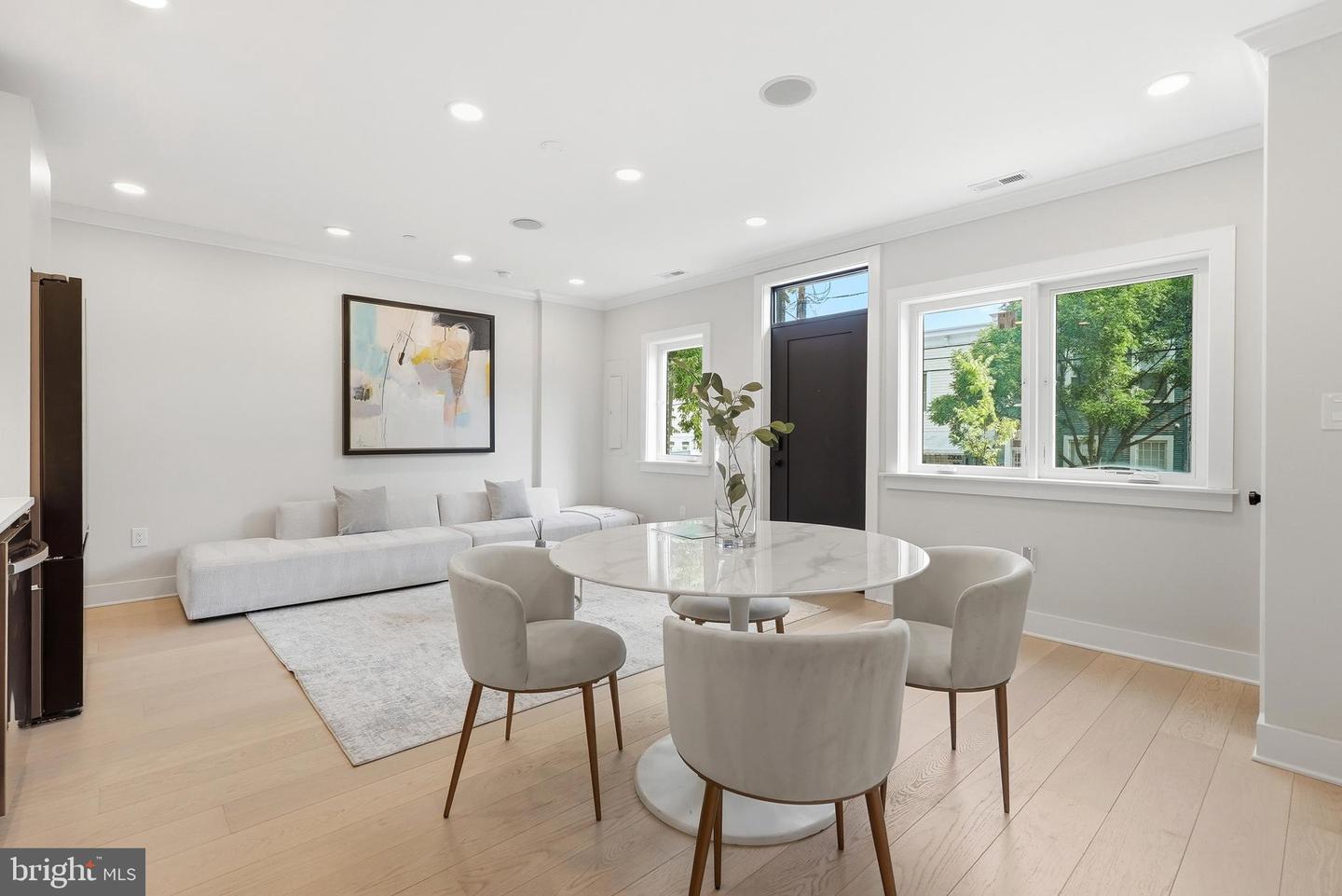 2305 Nicholson SE #202