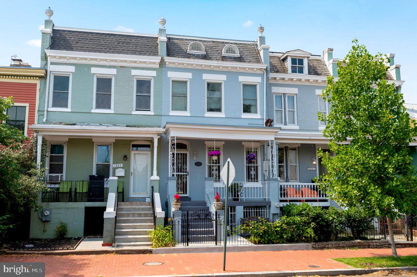 1221 E Street SE