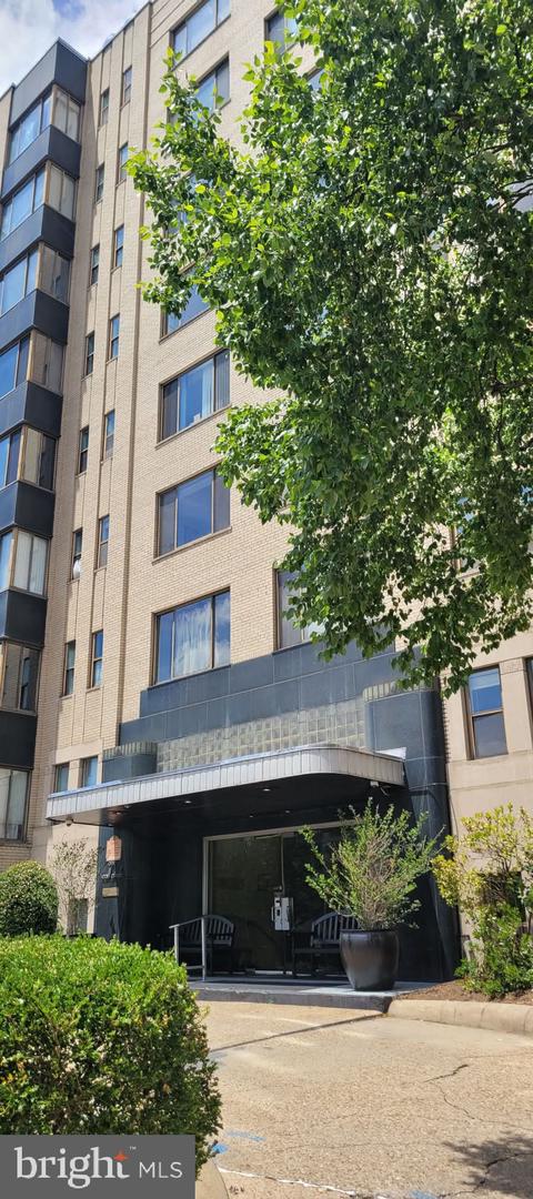 1 Scott Circle NW #6