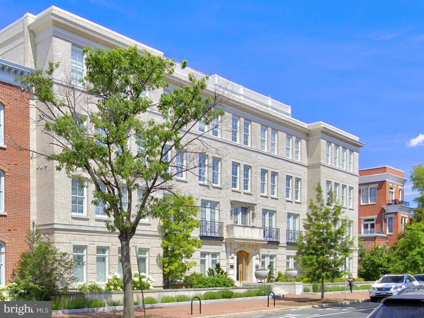 300 8th Street NE #ph502