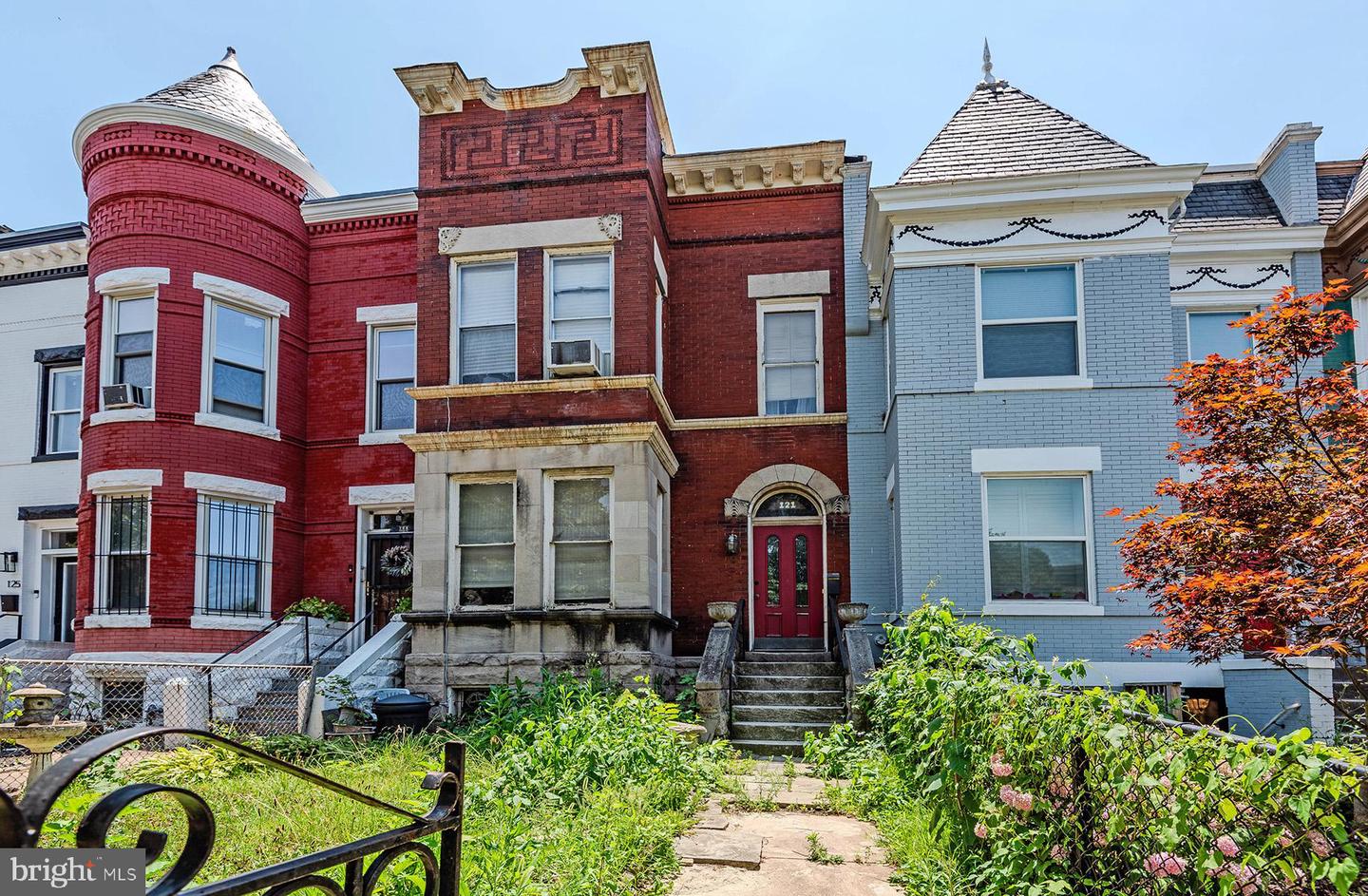 121 R Street NE